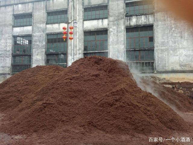 五斤粮才出一斤酒的酱香酒，为何酒厂内却看不到堆积如山的酒糟？
